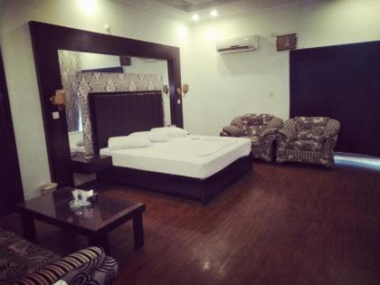 Hotel Royal one Multan - image 4